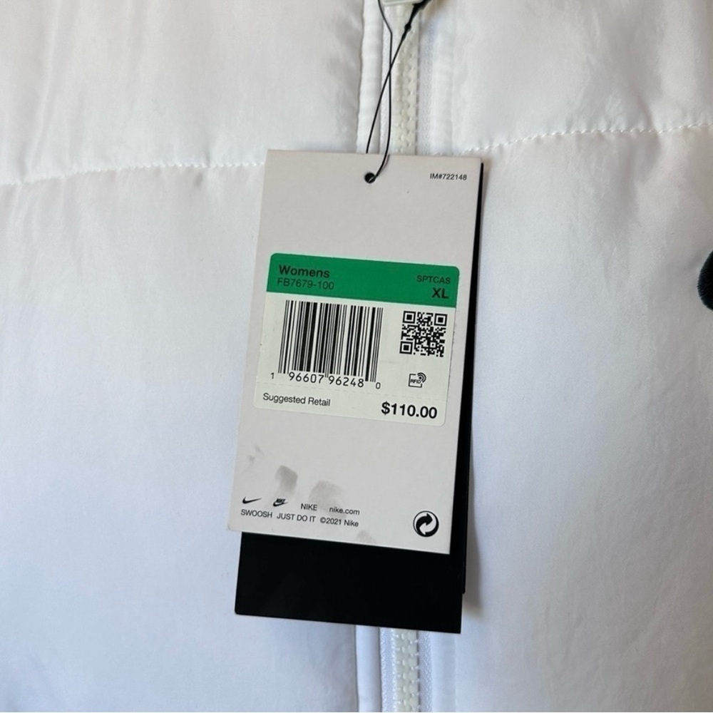 NWT Nike Women’s Sportswear Classic Puffer
Therma-FIT Loose Vest in Sail/Black - Picture 13 of 13